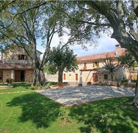 4 bedroom villa with pool near Svetvinčenat, Istria, sleeps 10